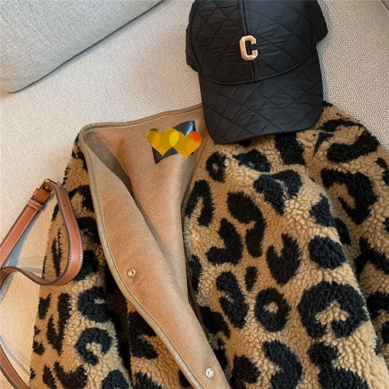 Thumbnail: Short Fur Jackets / Coat