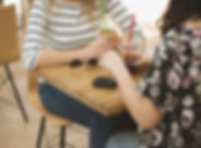 コーヒーショップでの女の子