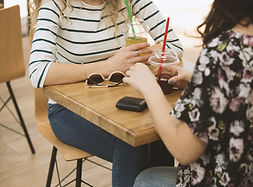 コーヒーショップでの女の子