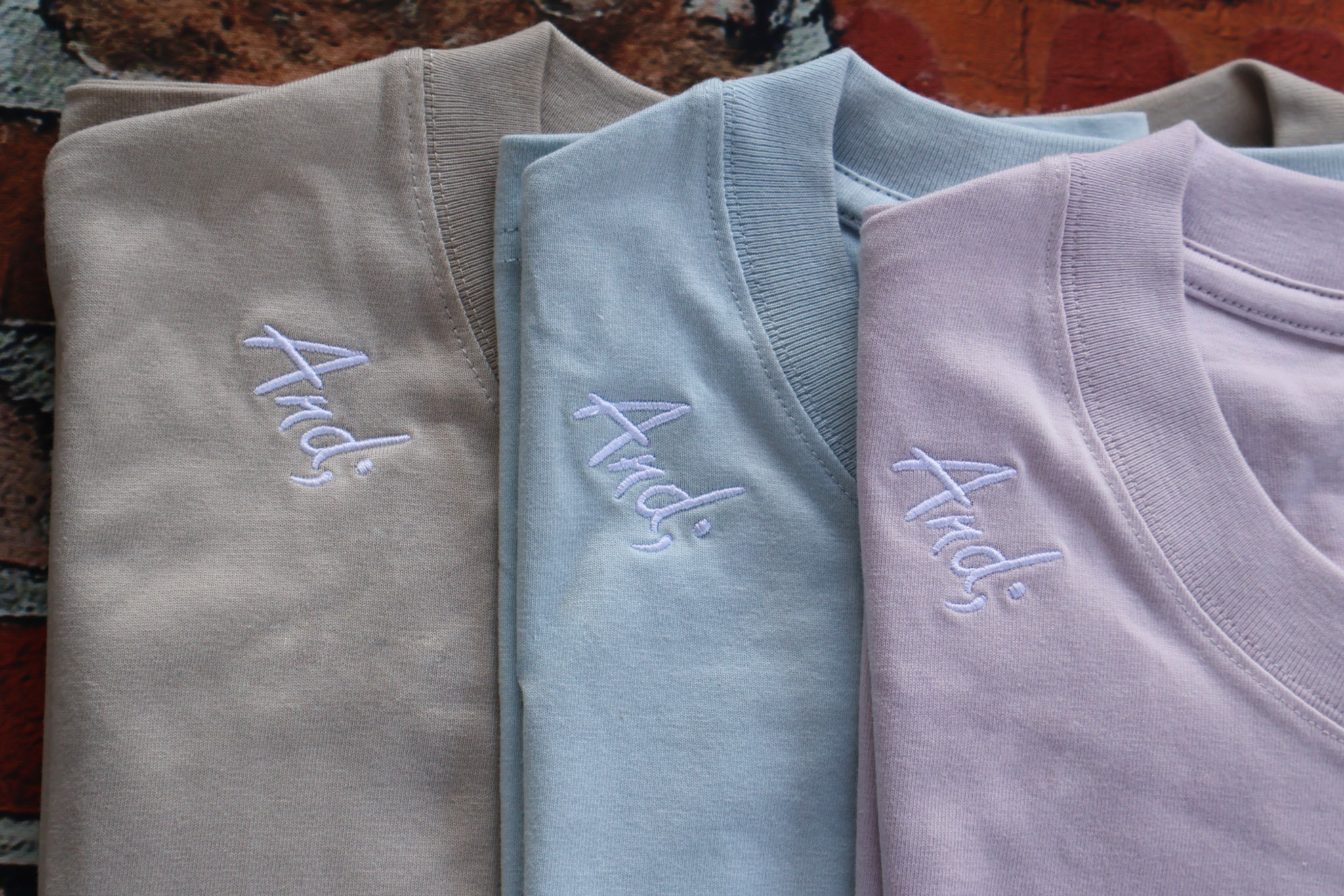 Universal Tee by And;