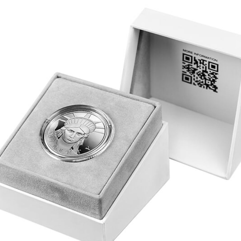 Монета United Crypto States Statue of Liberty 1000 Satoshi 2023 у презентаційній коробці з сертифікатом автентичності.