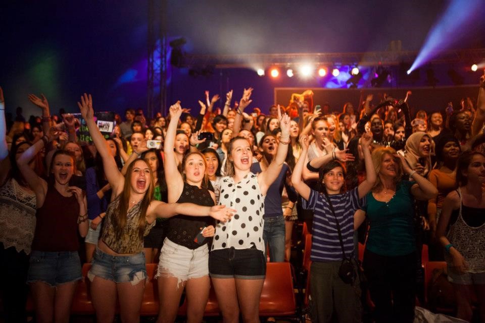 Crowds at 2greendollars event
