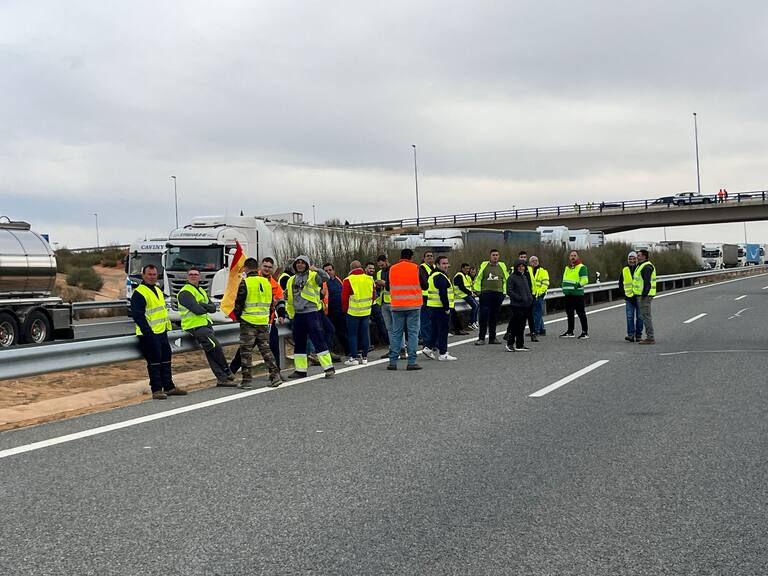 Protestas de los agricultores y ganaderos en febrero de 2024. Corte de la AP-36