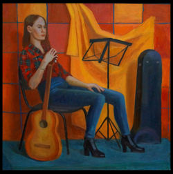 "Девушка с музыкальными атрибутами"