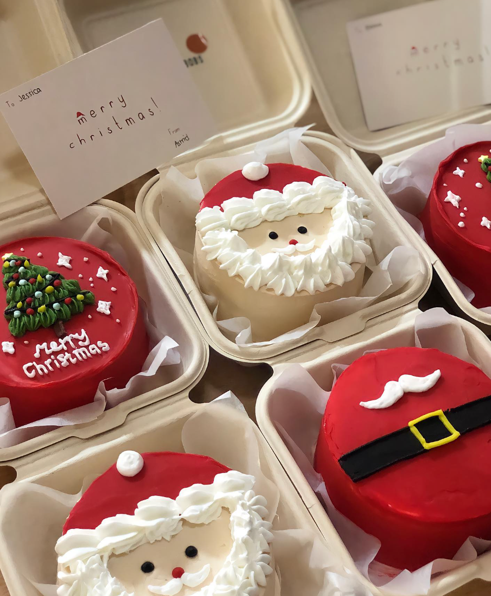 Small santa and christmas tree themed cakes with buttercream piping by Cakes by Bobs