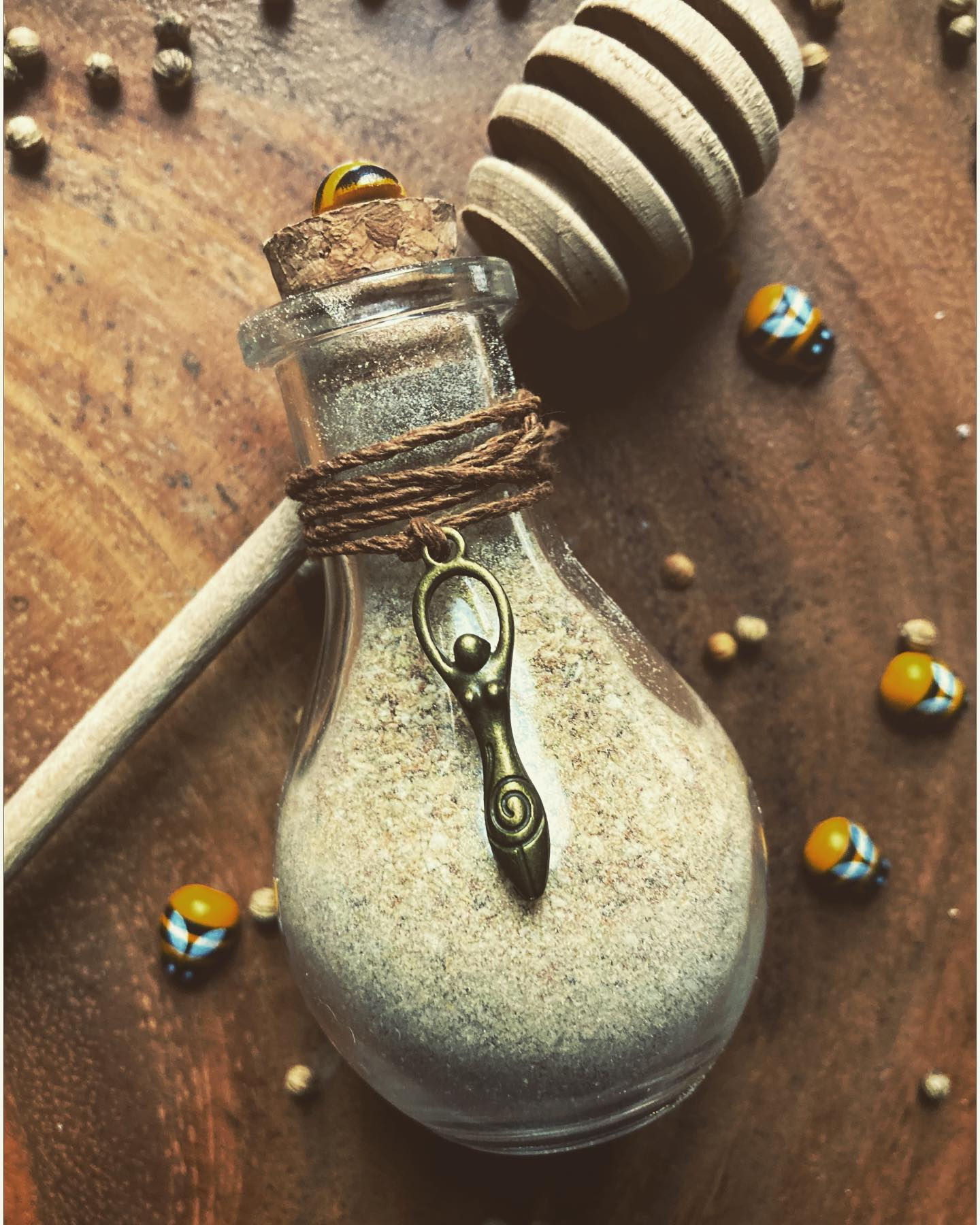 Bee the Queen ★ Attraction ★ Spell powder ★