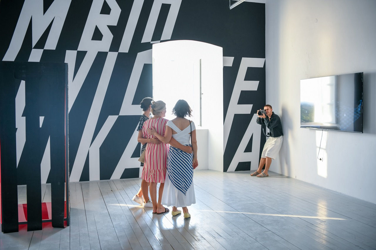 Project opening at the Art Association RIZOM [ K ], Frankopan Castle | © Juraj Vuglač
3RD-SPC./RP – project no. 3/ 3RD-SPC./RP - project no. 3
with Anna-Maria Bogner, Lars Breuer, Igor Grubić, Igor Kovač, Denis Krašković, Gabi Luigs, Linda Nadji, Marie Ogoshi, Helena Parada Kim, Martin Pfeifle, Izvor Pende, Marijana Pende, Deniz Saridas, Nika Špan, Mirko Tschauner, Christoph Westermeier, Eno de Wit and 3RD-SPC./RP (Lina Franko | Andi Slawinski)