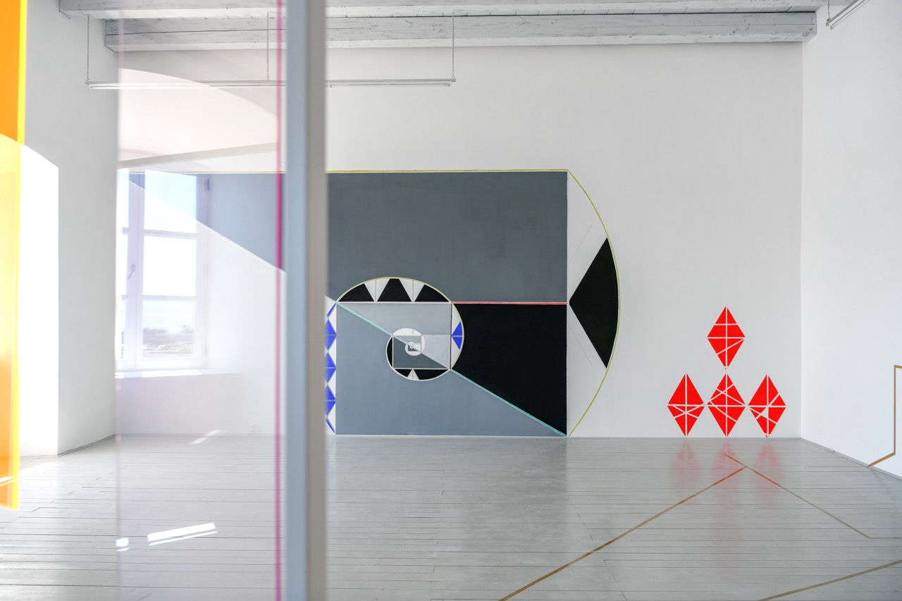 3RD-SPC./RP – project no. 4, with Anna-Maria Bogner, Lars Breuer, Julia Bünnnagel, Snorre Elvin, Igor Eškinja, Lina Franko, Daniela Georgieva, Igor Grubić, Denis Krašković, David Kummer, Mak Murtić, Linda Nadji, Marie Ogoshi, Mariana Pende, Martin Pfeifle, Andi Slawinski, Christoph Speit, Mari Ángeles del Valle, Mirko Tschauner and Christoph Westermeier.
Installation view at the Art Association RIZOM [ K ], Frankopan Castle | © Juraj Vuglač