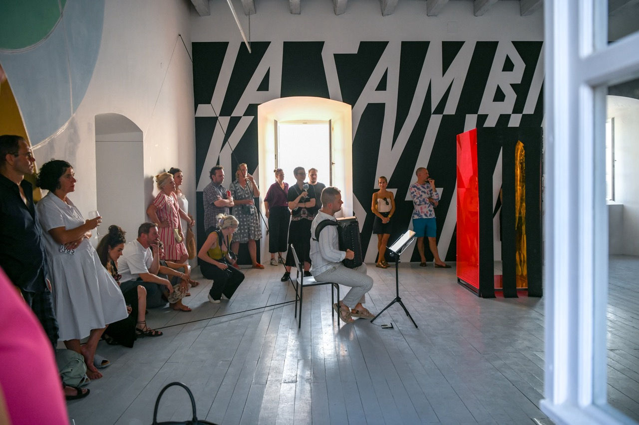 / 3RD-SPC./RP - project no. 3
with Anna-Maria Bogner, Lars Breuer, Igor Grubić, Igor Kovač, Denis Krašković, Gabi Luigs, Linda Nadji, Marie Ogoshi, Helena Parada Kim, Martin Pfeifle, Izvor Pende, Marijana Pende, Deniz Saridas, Nika Špan, Mirko Tschauner, Christoph Westermeier, Eno de Wit and 3RD-SPC./RP (Lina Franko | Andi Slawinski)
Project opening at the Art Association RIZOM [ K ], Frankopan Castle | © Juraj Vuglač
3RD-SPC./RP – project no. 3