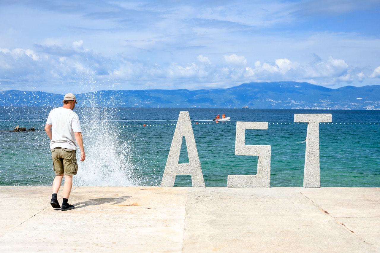 / MIRKO TSCHAUNER, Installation view at the Public beach Oštro, Kraljevica | in cooperation with diving club KPA Adria | © Juraj Vuglač
3RD-SPC./RP – project no. 4, with Anna-Maria Bogner, Lars Breuer, Julia Bünnnagel, Snorre Elvin, Igor Eškinja, Lina Franko, Daniela Georgieva, Igor Grubić, Denis Krašković, David Kummer, Mak Murtić, Linda Nadji, Marie Ogoshi, Mariana Pende, Martin Pfeifle, Andi Slawinski, Christoph Speit, Mari Ángeles del Valle, Mirko Tschauner and Christoph Westermeier
Project opening at the Art Association RIZOM [ K ], Frankopan Castle | © Juraj Vuglač