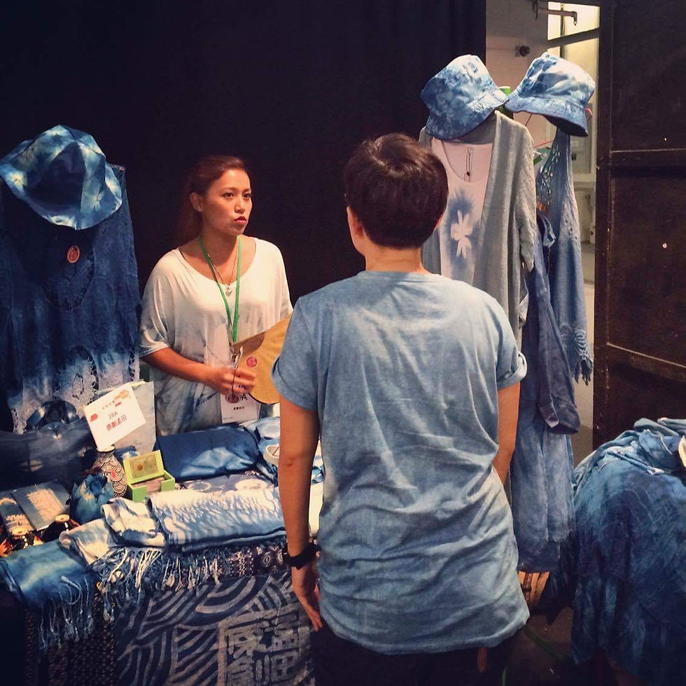 Participate in a market in Hong Kong, 2016.