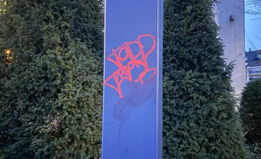 Graffiti an der Steele vor der Entfernung