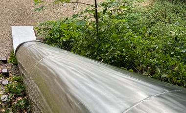 Gereinigte Spielgeräte nach der Graffitientfernung in Mülheim