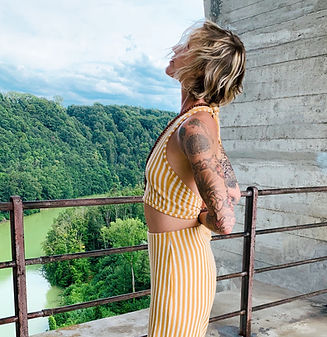 Be You Yoga Düdingen | Murten, Reversed Anjali Mudra