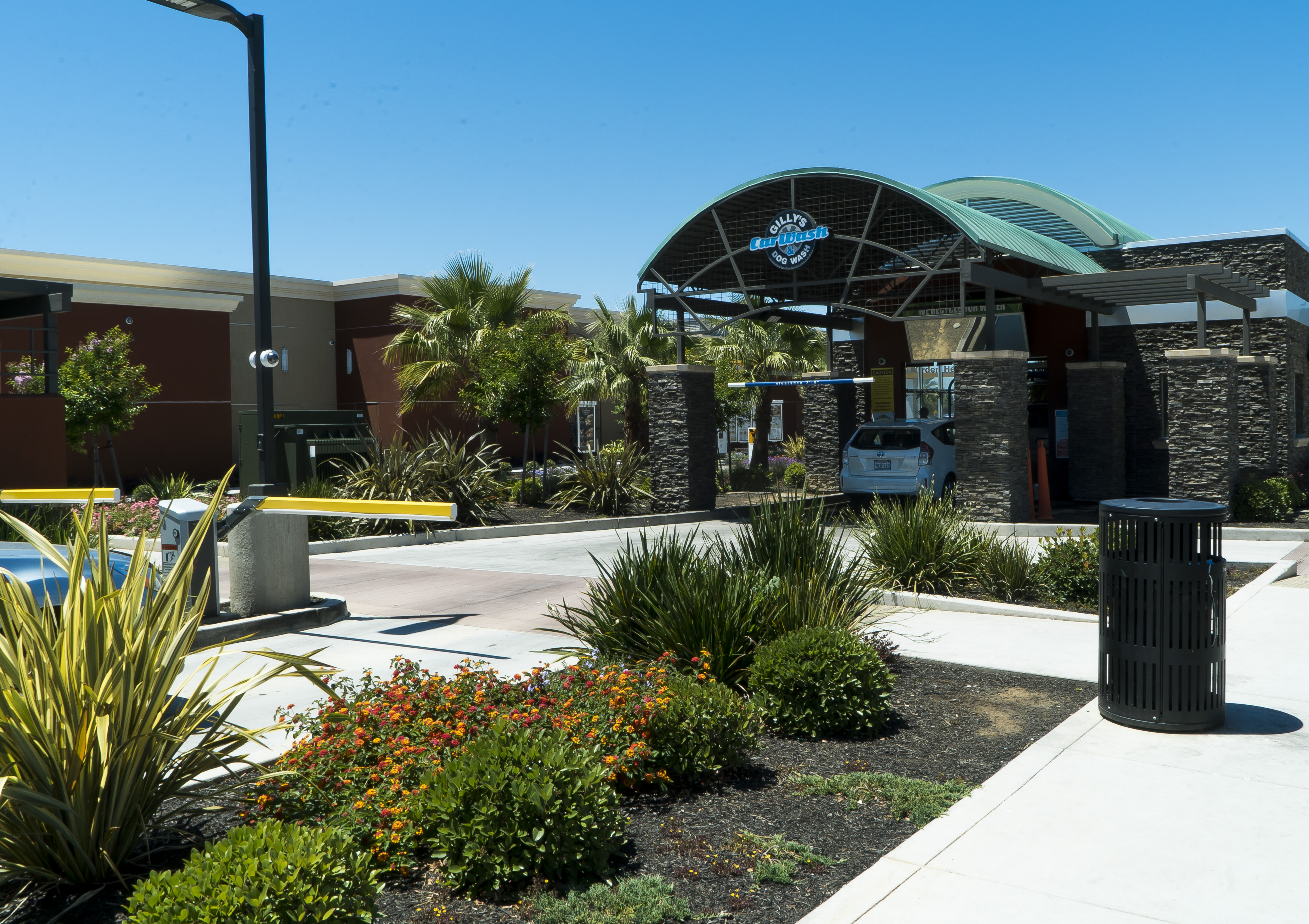 Gilly�s Car Wash &amp; Dog Wash