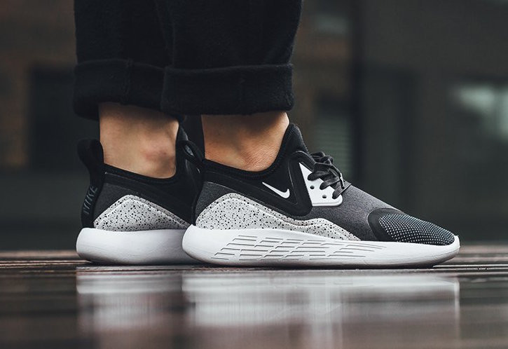 black nike lunarcharge