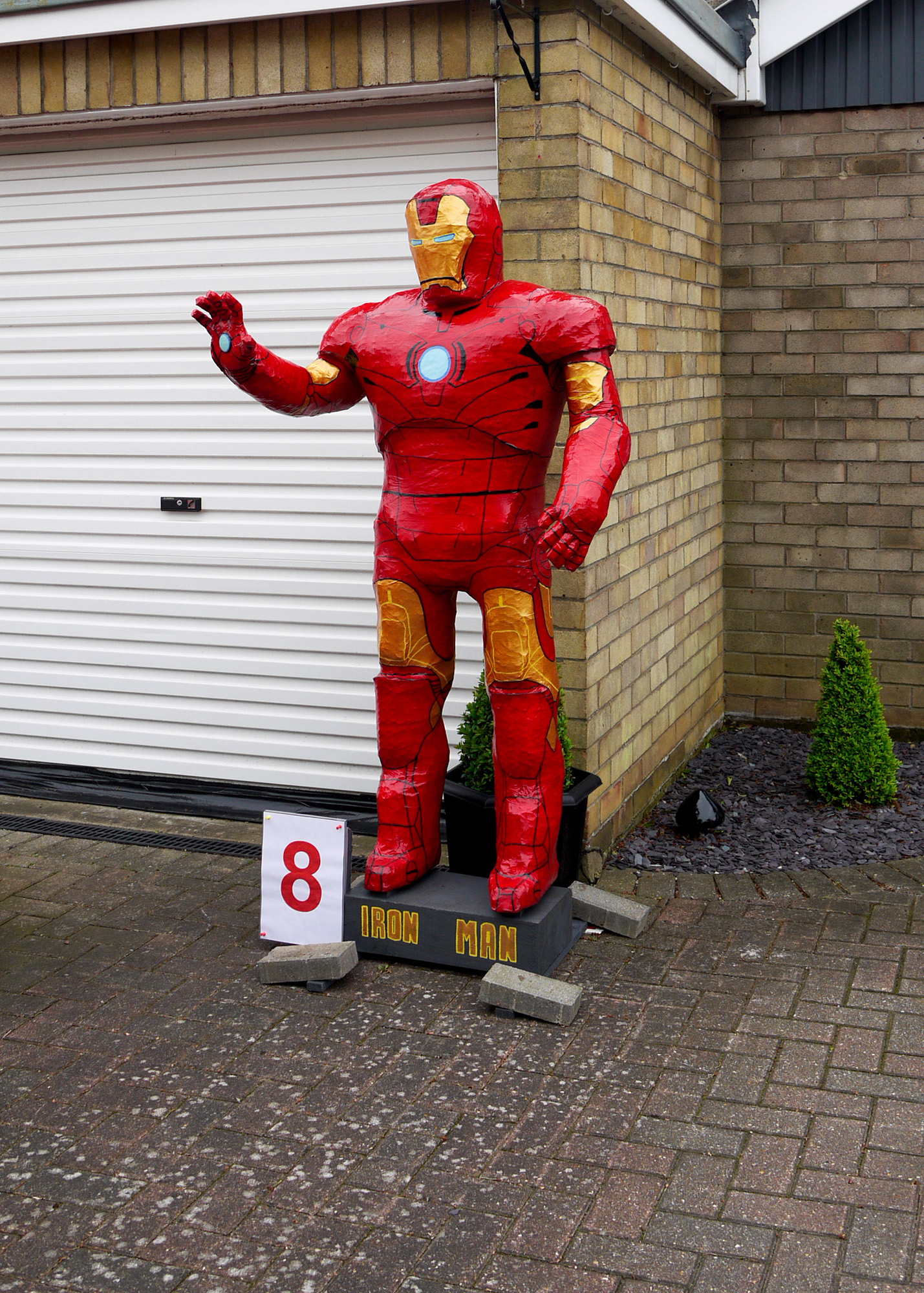IRON MAN