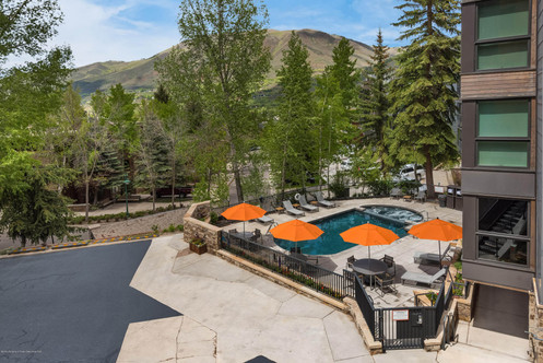 Fifth Avenue Condominiums, Pool and Common Area