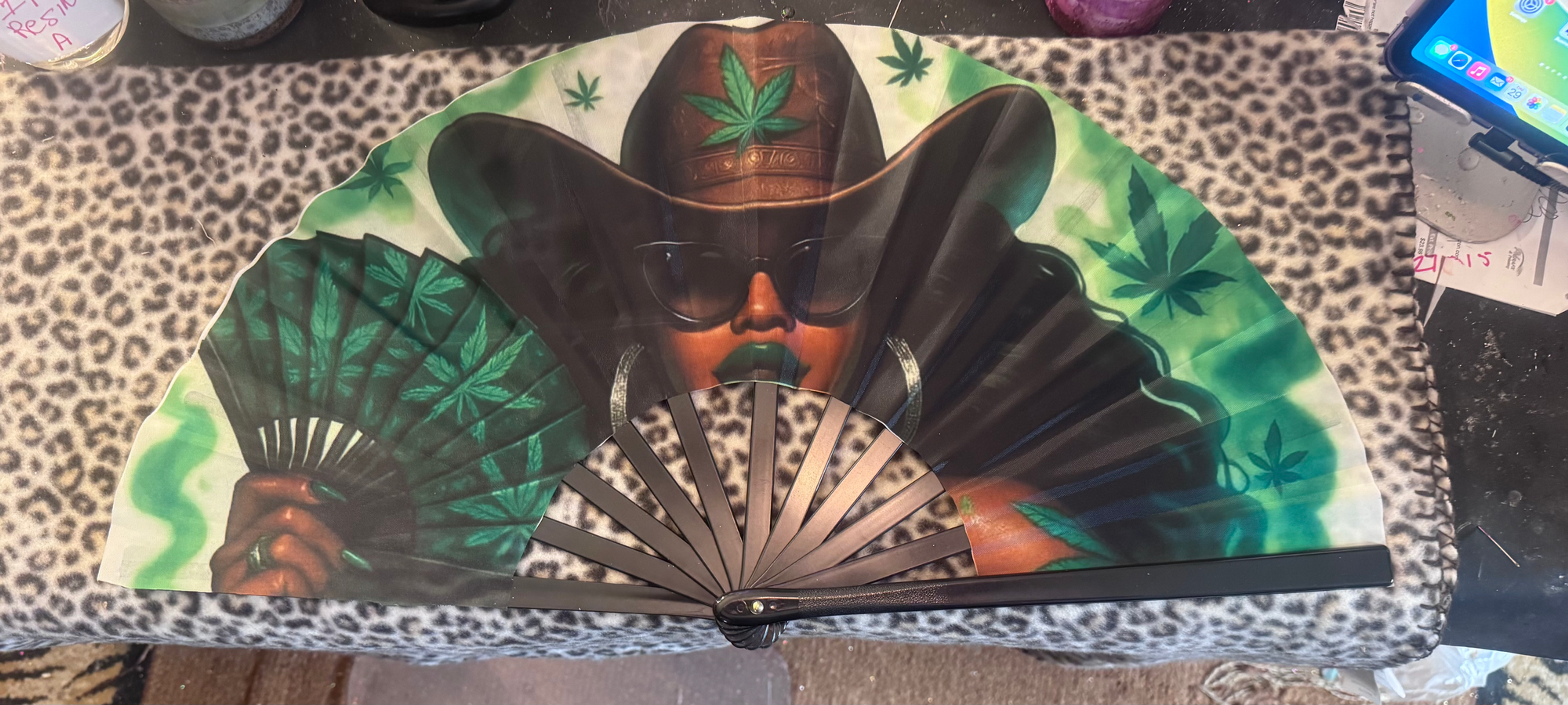 Marijuana lady clack fan 