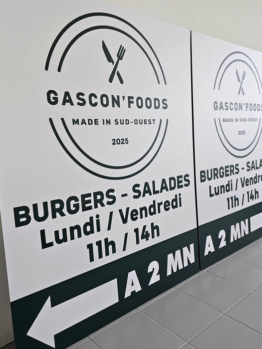 panneau de direction personnalisé dans les landes