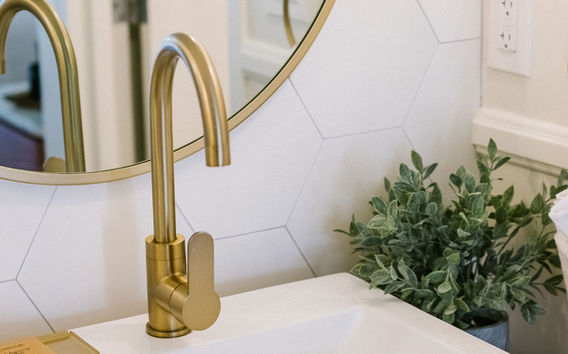 Oasis Hotel King Room Bathroom Washbasin