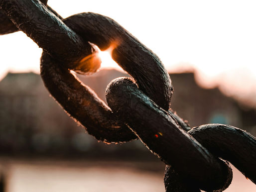 chain link to represent how Alejandro Betancourt positions himself for market dominance