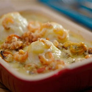 F2# - 4 kerst amuses/pp - Vispannetje met puree gratin en een gekleurd slaatje