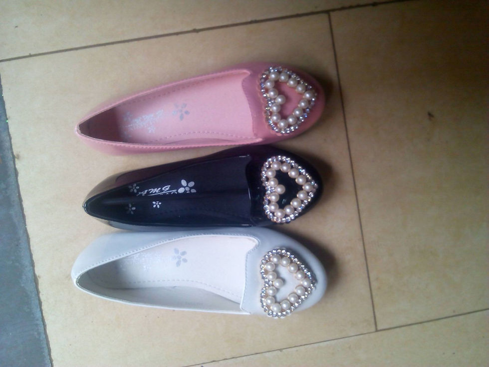 Thumbnail: Girls Golden Foot Shoes
