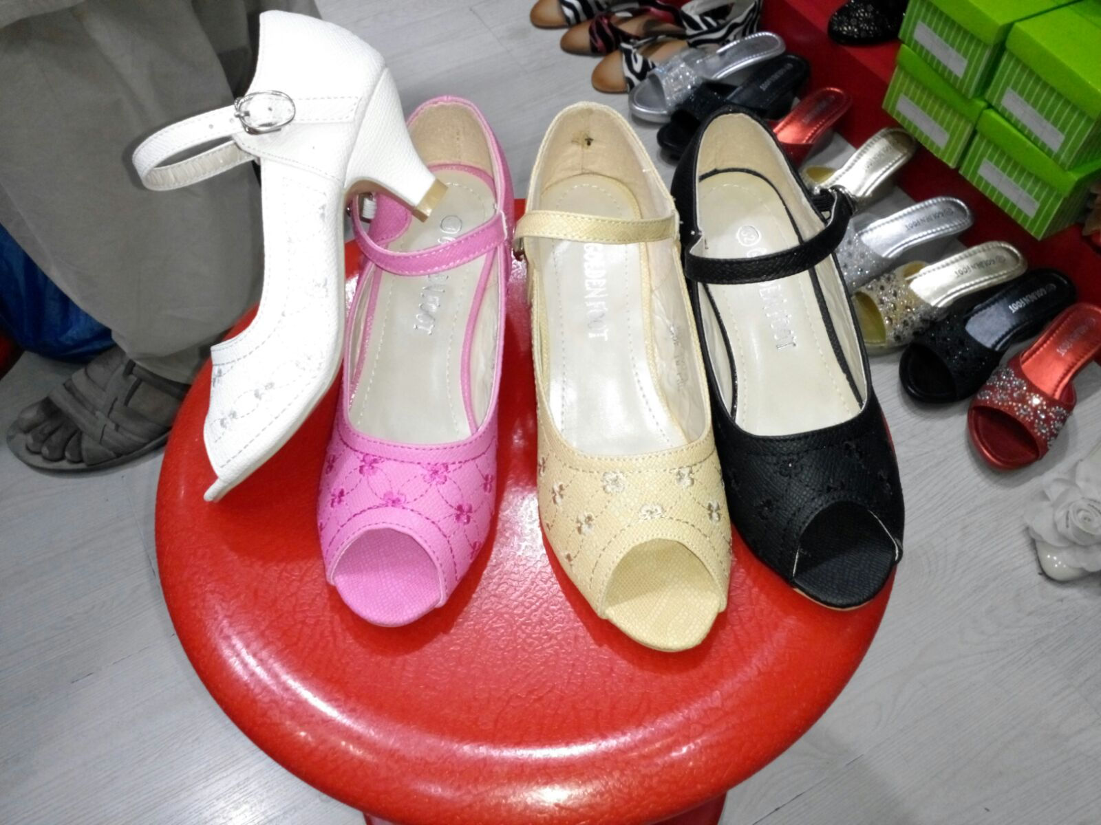 Girls Golden Foot Shoes