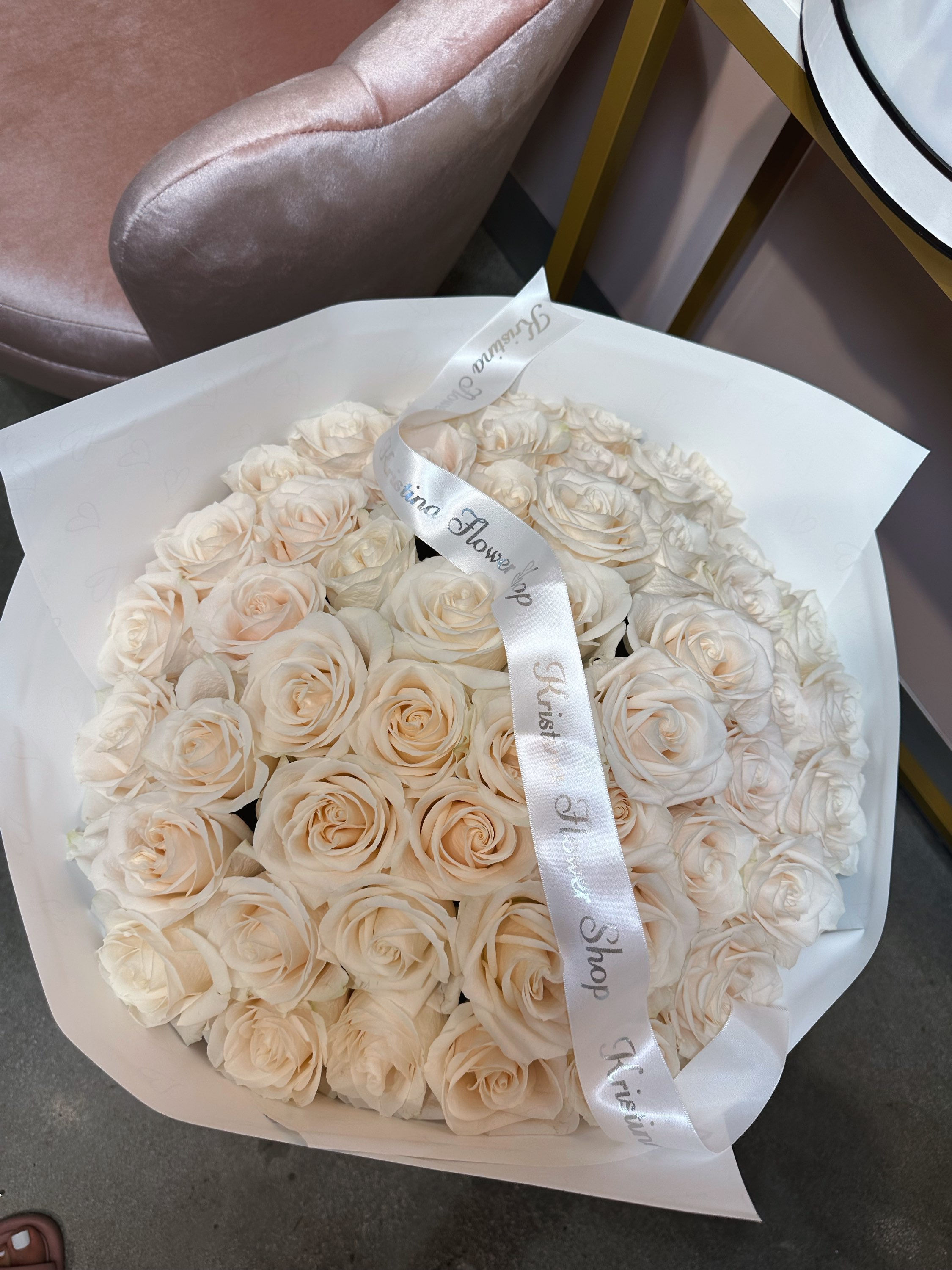 50 White Roses 