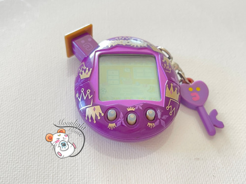 Tamagotchi Connection v5.5 Familitchi Celebrity English Purple