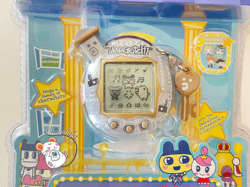 たまごっち 海外版ふぁみたま Tamagotchi V5 Familitch Tamagotchi Familitchi Version 5 Love My Family - Bandai 2004