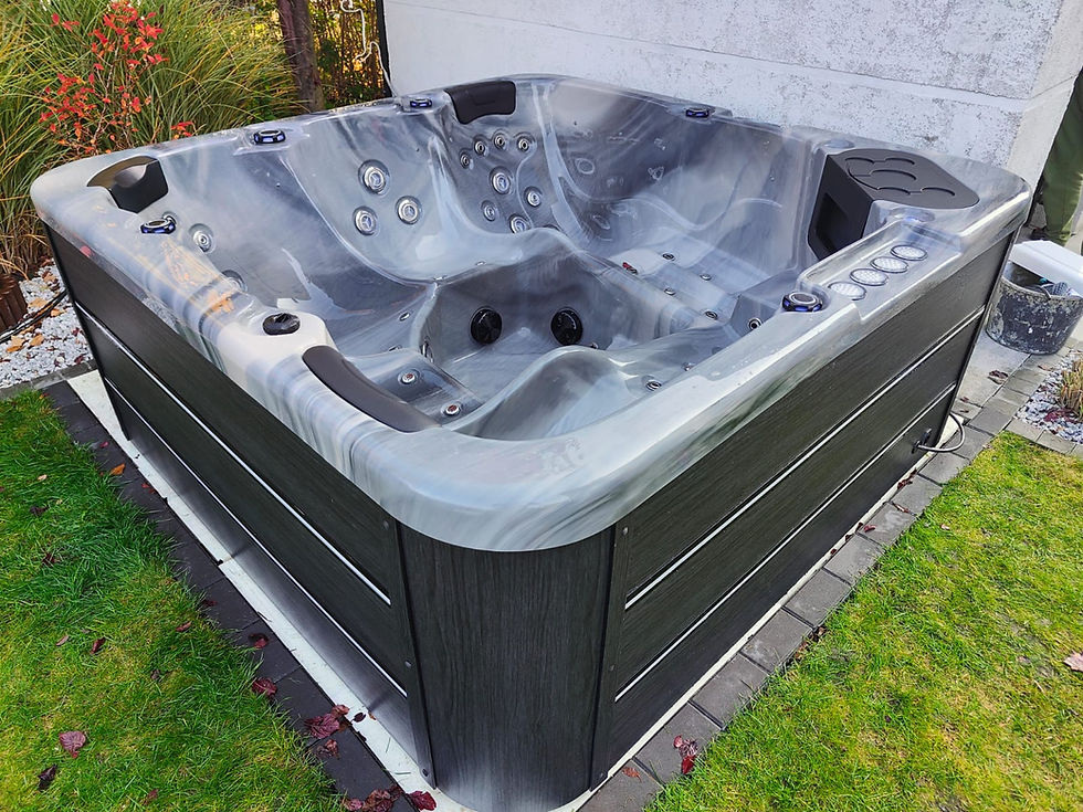 Miniatura: Luksusowe Jacuzzi – Relaks i Komfort w Twoim Ogrodzie