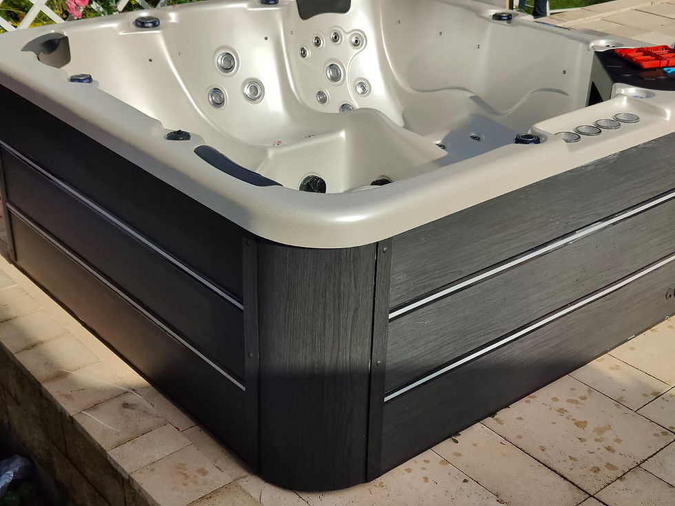 Miniatura: Luksusowe Jacuzzi – Relaks i Komfort w Twoim Ogrodzie