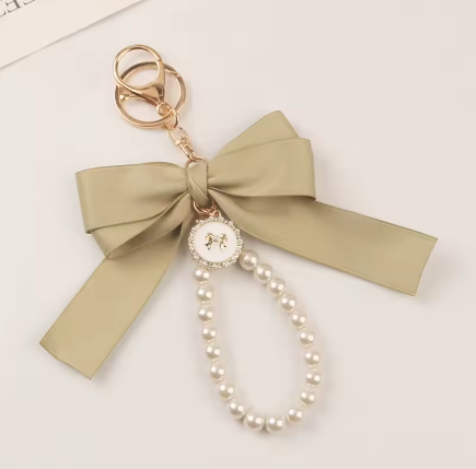 Thumbnail: Pearl Chain Big Bow Tie Bag Decoration