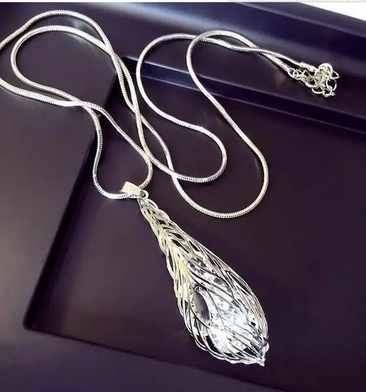 Thumbnail: Meyfflin Long Crystal Necklace