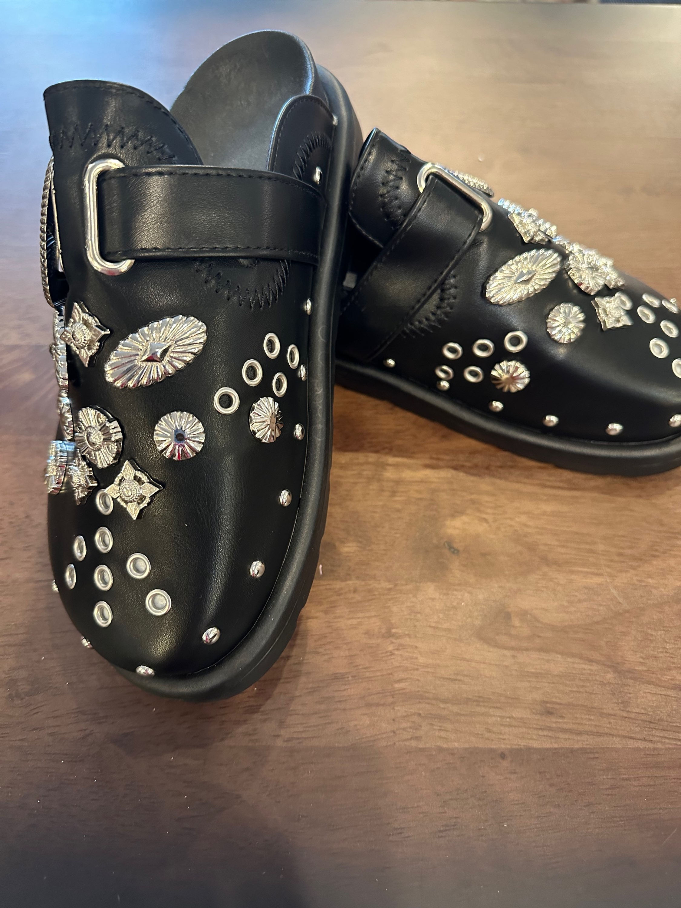 Platform Rivet Western Clog