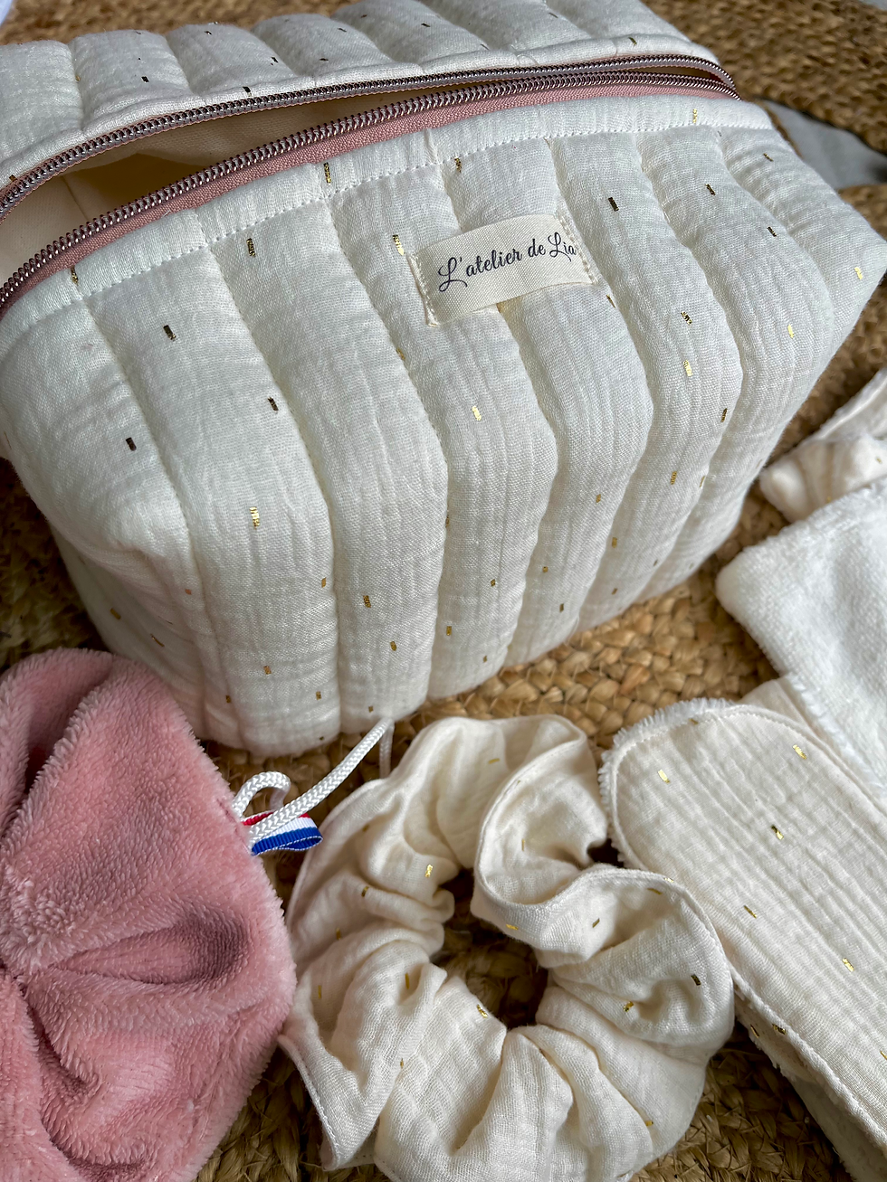 Miniature : trousse, bandeau de soin, fleur de douche, lingettes lavables, chouchou