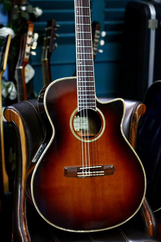 Morris Rumbler MR-10G エレアコ Guitar Morris Rumbler MR-10G Nylon electric kèm hardcase