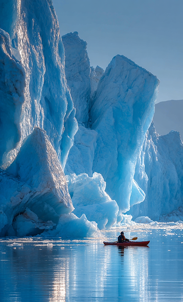 u3113659561_realistic_editorial_travel_photography_kayaker_pa_751ae592-040d-4f5d-916c-7dd7