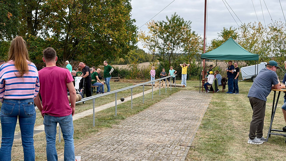 Kegeln, Flagge zeigen und griechisch feiern: So lief der Tag der Einheit in Michendorf