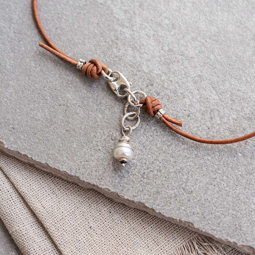 Thumbnail: Baroque Pearl Choker in English Saddle