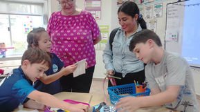 Animal rescue and protection organization in Honduras teaches kids about animals by bringing a puppy to the classroom
