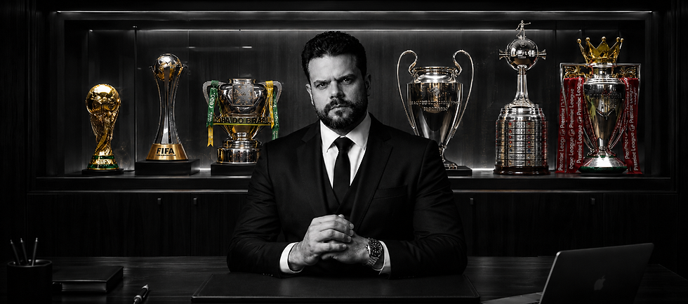 Nosso entrevistado Dr. Marco Antonio Muniz da Costa Junior é Advogado especialista em Direito Constitucional pela Harvard University, possui especialização em Negociación y Contratación Desportiva pelo Clube FC Barcelona (Barça Innovation Hub), pós-Graduação em Direito Esportivo pela CBF Academy, pós-graduado em Direito Desportivo pela Legale, especialização em Contratos do Futebol pela PUC-SP, especialização em Negociação e Formação de Contratos pela FGV e especialização em Direito do Futebol pelo Futebol Interativo e comanda o escritório Novaes & Costa Advocacia Desportiva especializada em Futebol. www.novaesecostafutebol.com.br