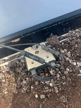 Detailaufnahme Taubenkot auf Photovoltaikmodul