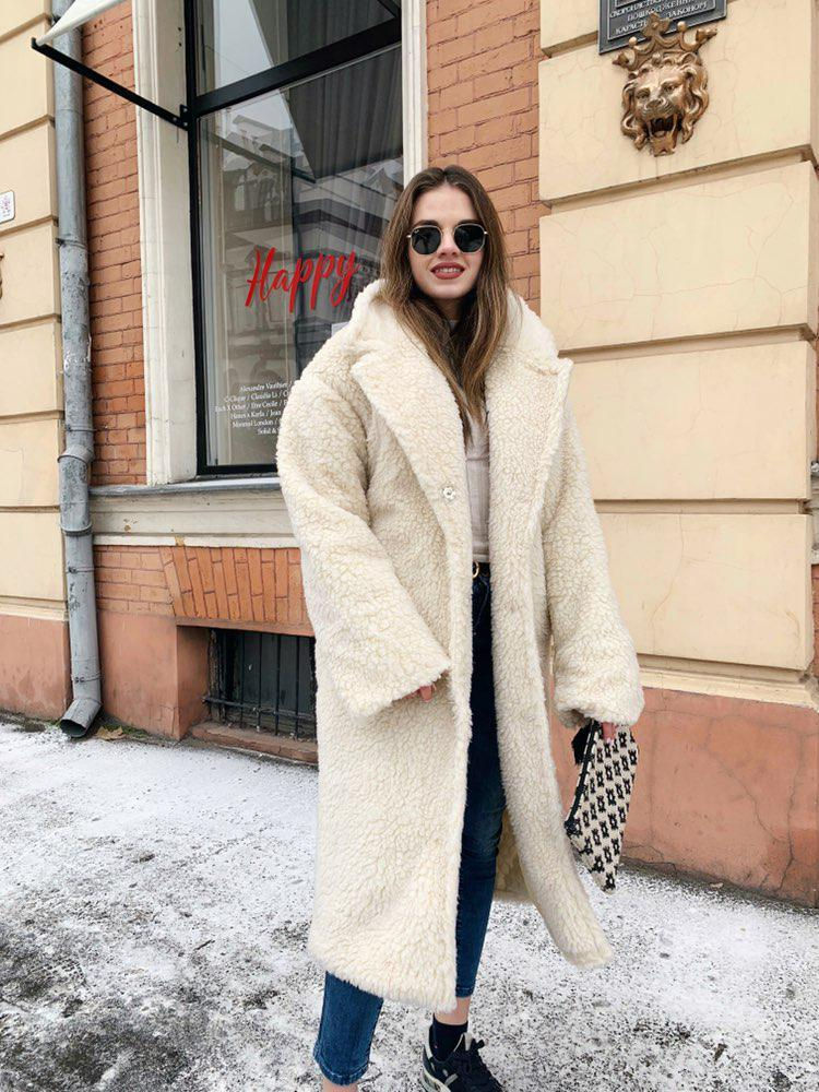 Миниатюра: Длинное меховое пушистое пальто-шубка цвета айвори фото