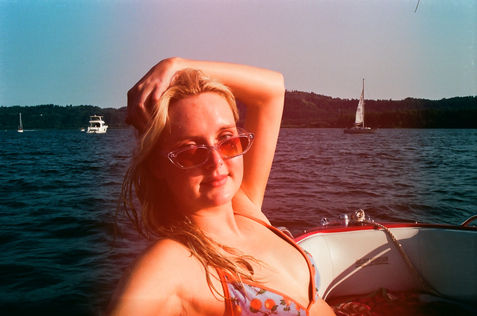 Speed boat, Summer, film photography, 35mm, portra 400, colombia river, pacific northwest, swimwear, sailing, vintage, lifestyle photography