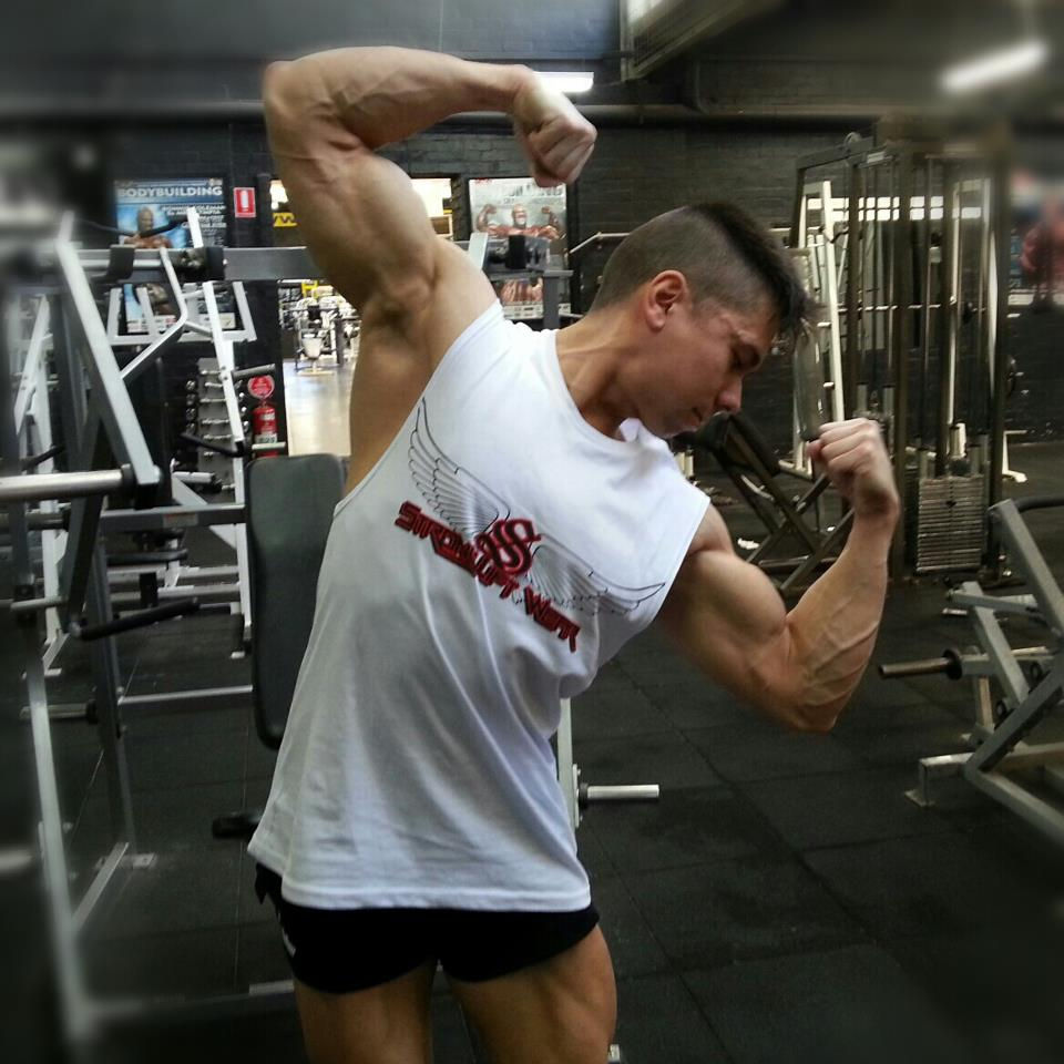 Simon Chan - flexing in SLW