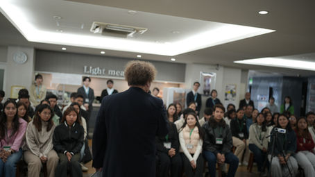 始業式中の学生たち