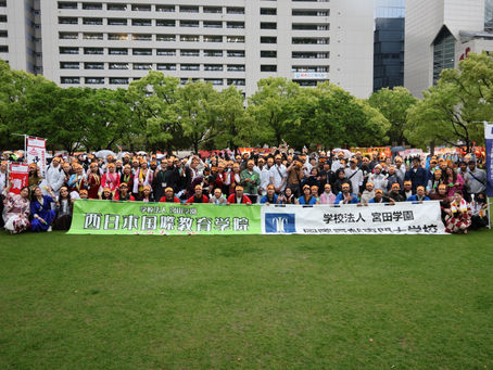 博多の街がステージに！「博多どんたく」で西日本国際教育学院の学生と参加しました！